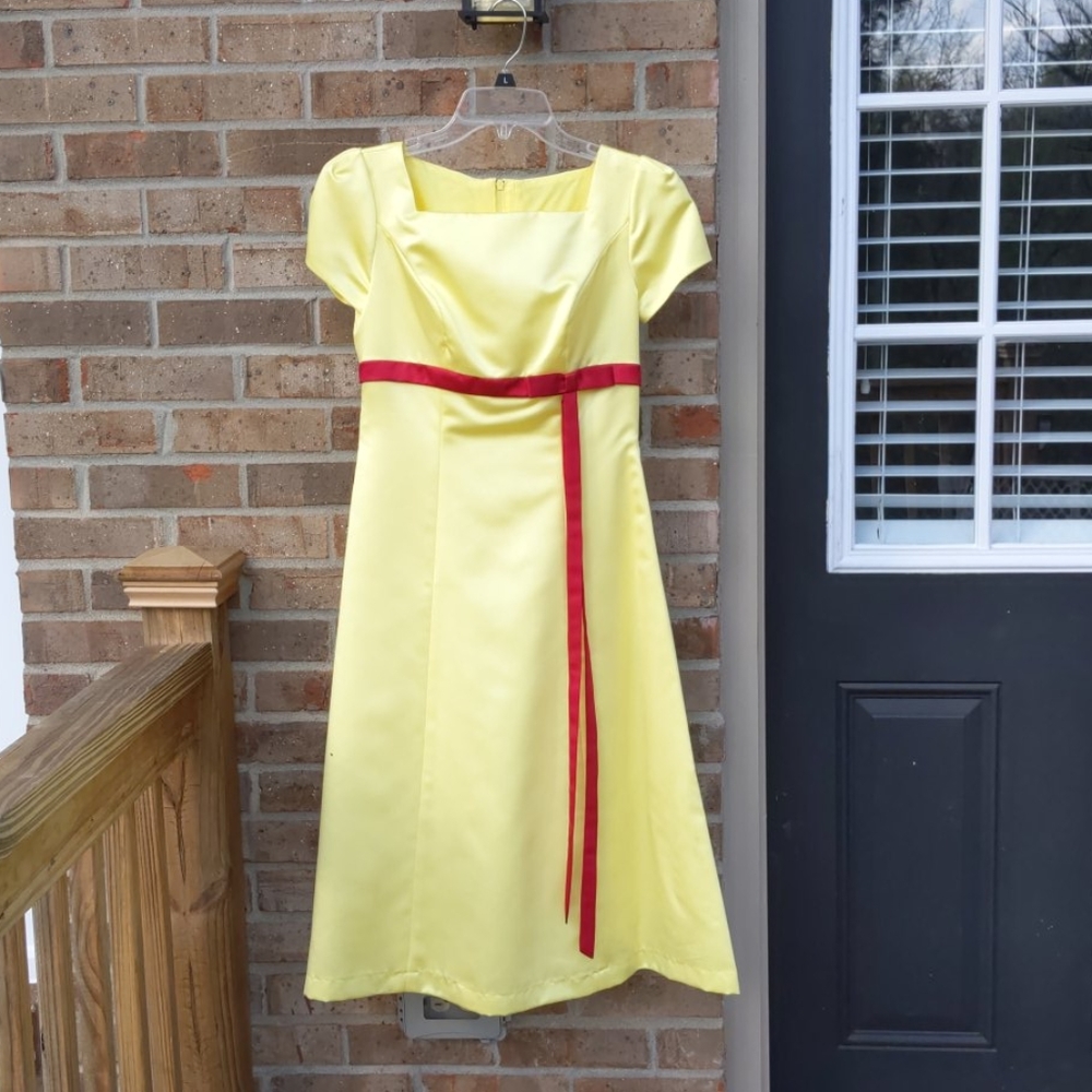 Gorgeous yellow dress with red accent.
